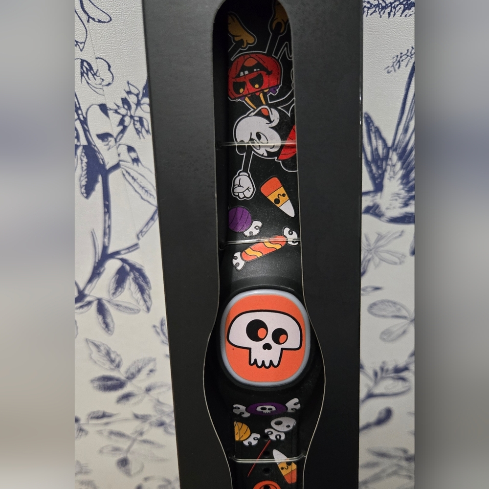 Disney MagicBand+ 2022 Halloween Mickey Treats - Picture 2 of 4